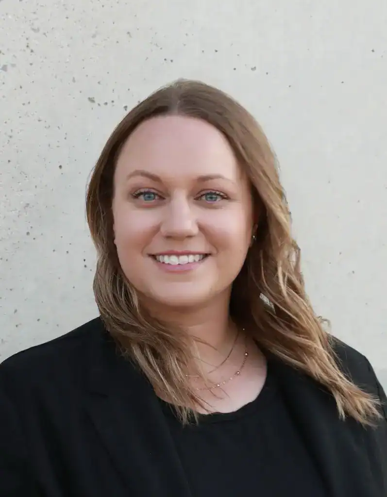 Amanda Hawkes headshot.